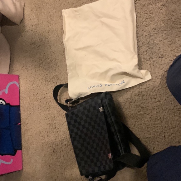 It’s a lil ripped onna side - Picture 3 of 3